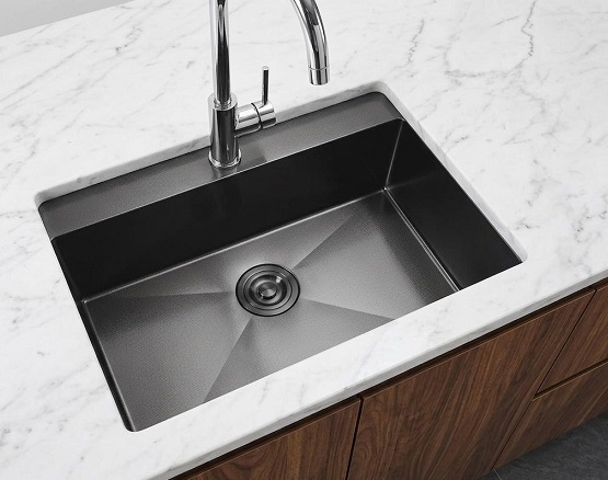 Dual-mount kitchen sink with a flat rim and built-in tap ledge